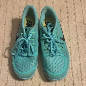 Nike Women’s Mint Tiffany Blue Lightweight Running Shoes Size 6.5